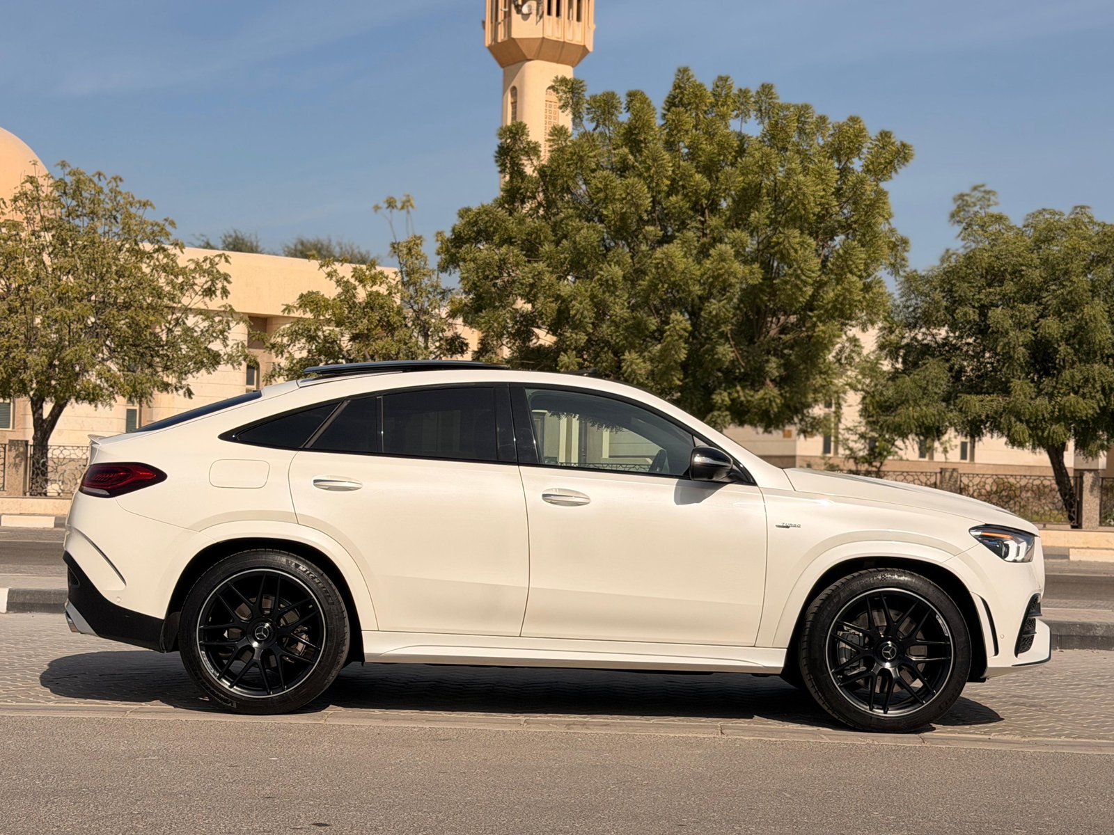 Mercedex Benz GLE53 2022 White image
